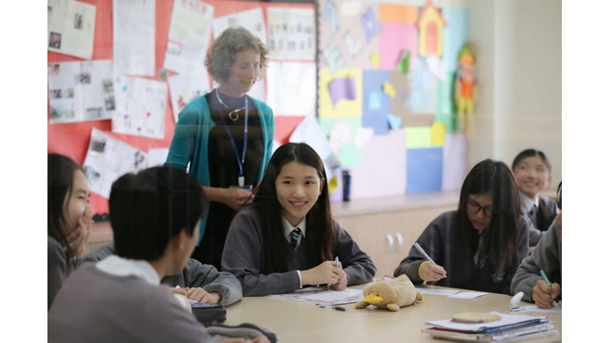 课堂内外 － 各具特色的课内课外教学 - In-and-out-of-the-classroom-each-with-their-own-distinctive-teaching-inside-and-outside-the