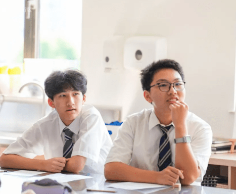 Home - 06 - Feature Cards Pattern-EN