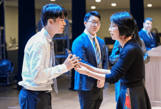 2024 毕业季！我们站在未来的边缘，准备跃入人生的下一个篇章 - Graduation ceremony