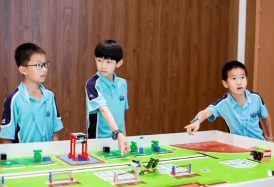 我校机器人校队斩获冠军 - FTC