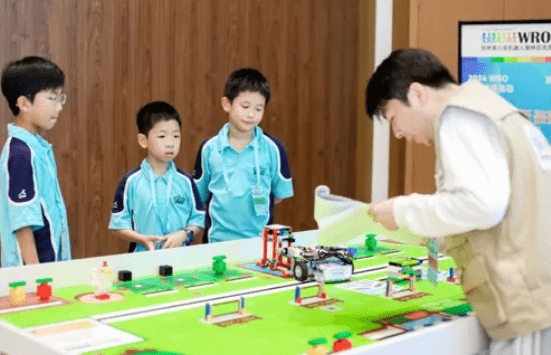 我校机器人校队斩获冠军 - FTC