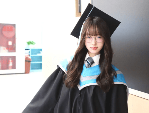 在观察与思考中成长的Ella:一个英美双申女孩的破茧之路 - Ella