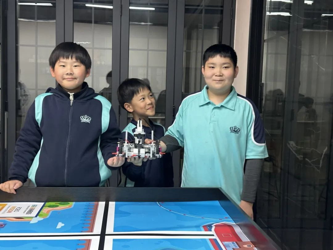 一路向前，闪耀赛场——诺达机器人校队绽放光芒 - 2023 WRO