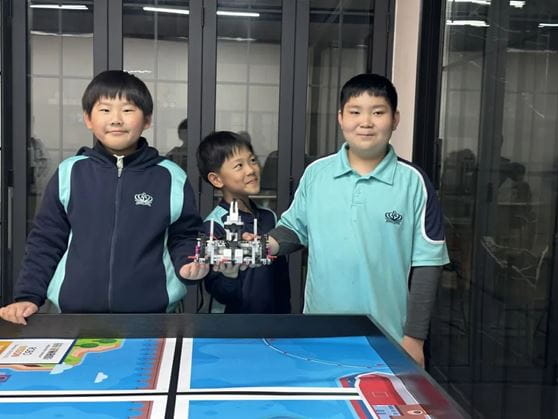 一路向前,闪耀赛场——诺达机器人校队绽放光芒 - 2023 WRO