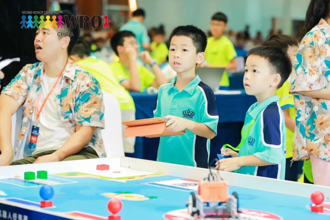 一路向前，闪耀赛场——诺达机器人校队绽放光芒 - 2023 WRO