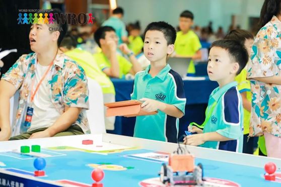 一路向前,闪耀赛场——诺达机器人校队绽放光芒 - 2023 WRO