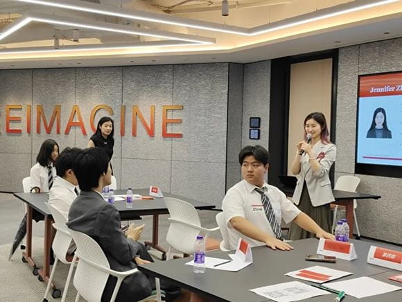 诺达学生走进普华永道和游族公司 - Career Experience