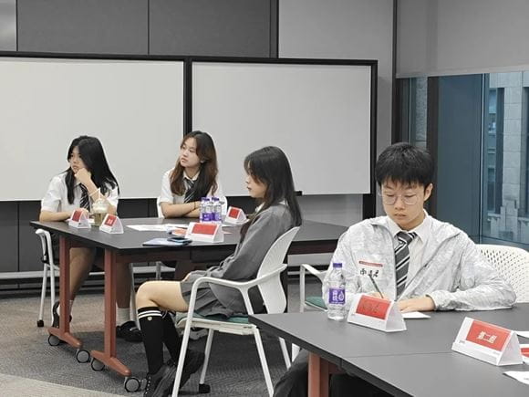 诺达学生走进普华永道和游族公司 - Career Experience