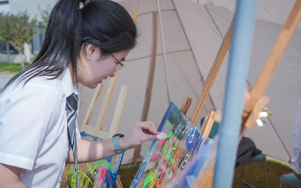 爱与善意，NACIS在行动 - We are one