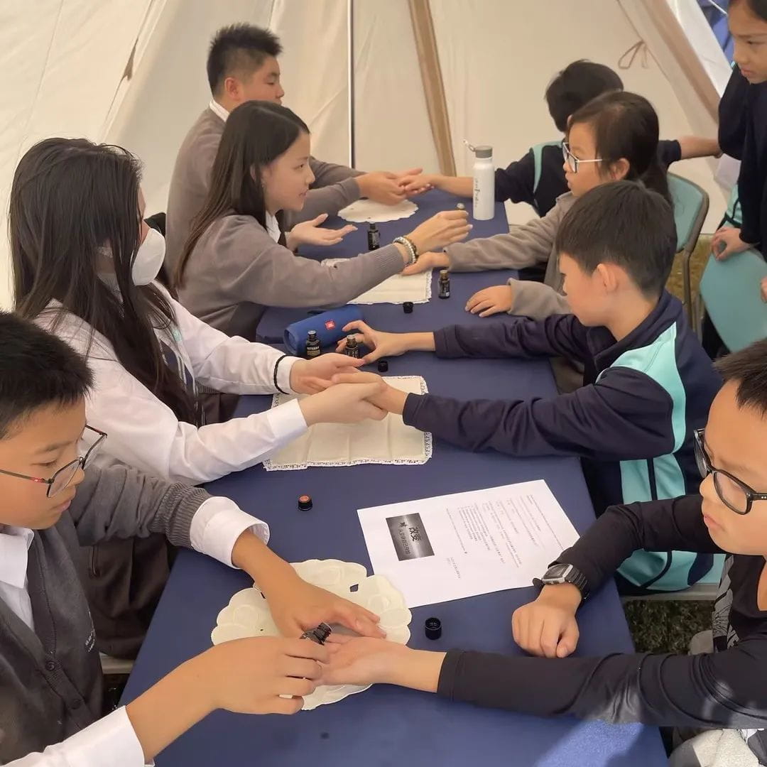 爱与善意，NACIS在行动 - We are one