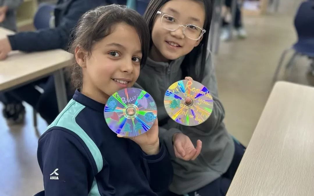 爱与善意，NACIS在行动 - We are one