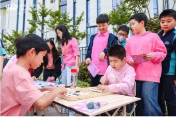 高知爸妈化身“真爱粉”，揭秘魔都“快乐教育”背后真正的教育信仰 - Happy Education